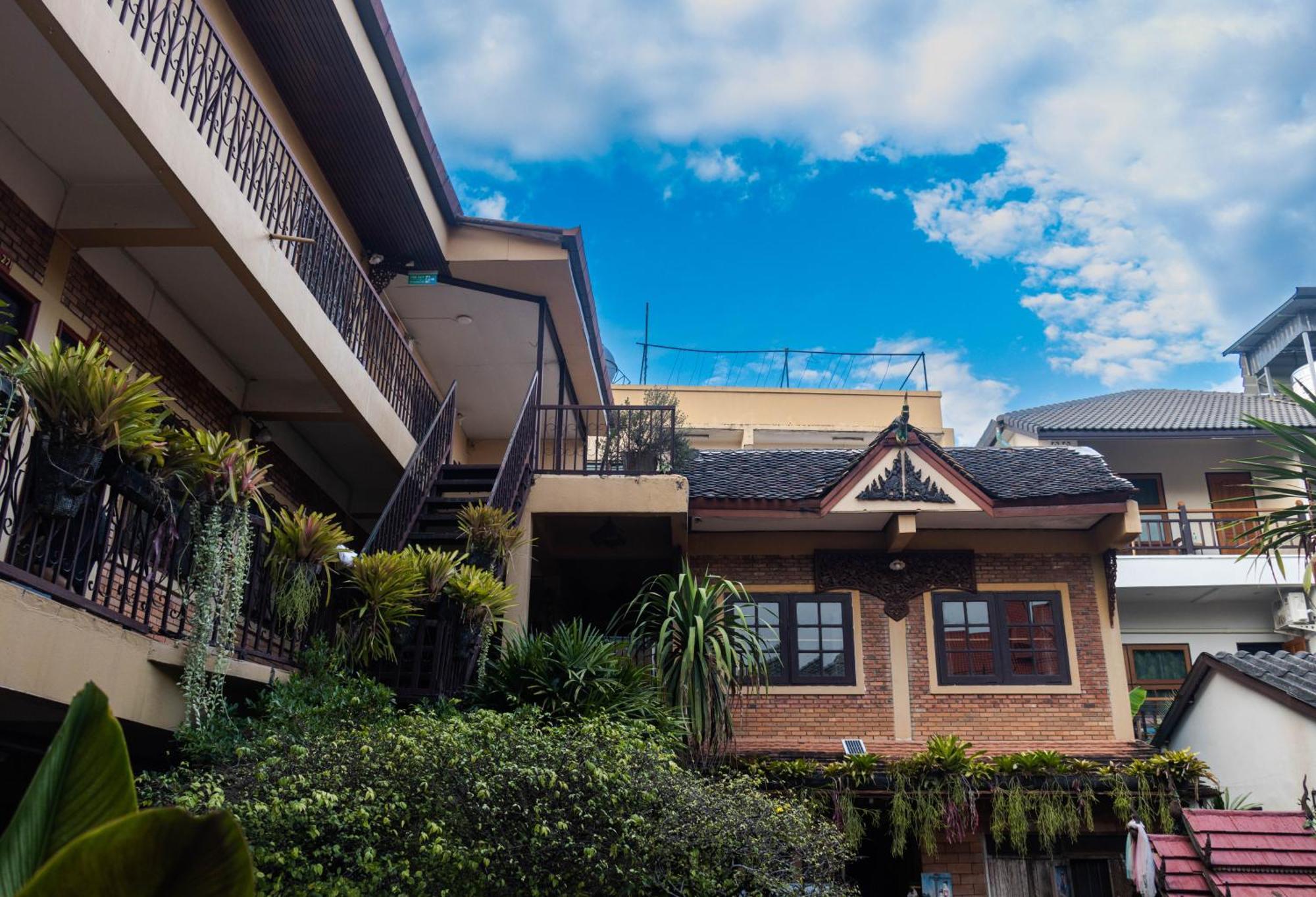 S.K. House 1 Hotell Chiang Mai Exteriör bild