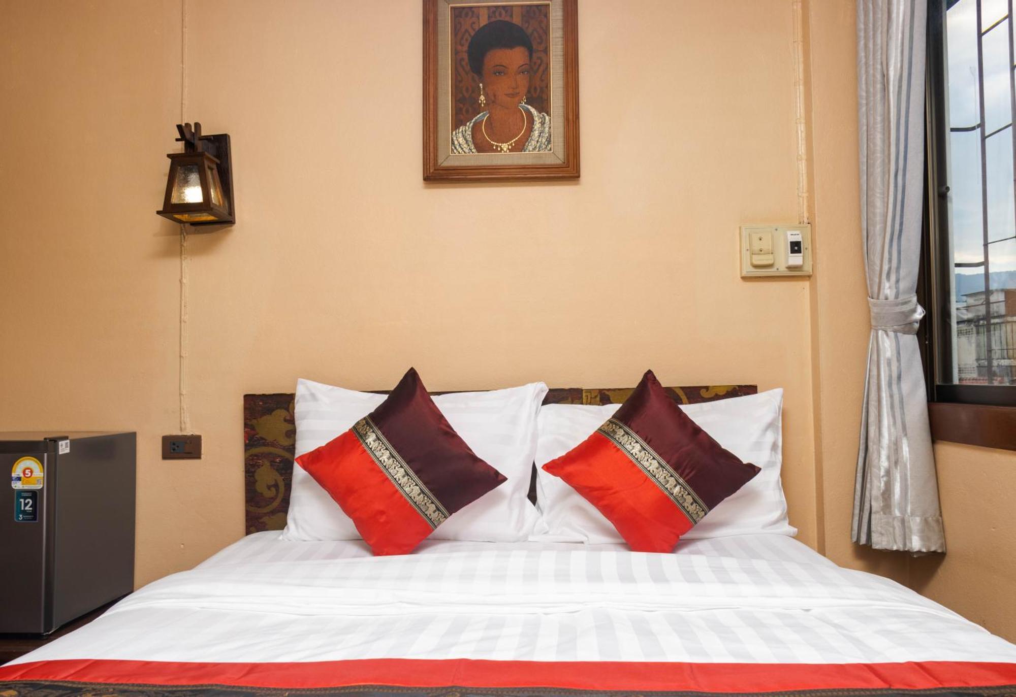 S.K. House 1 Hotell Chiang Mai Exteriör bild