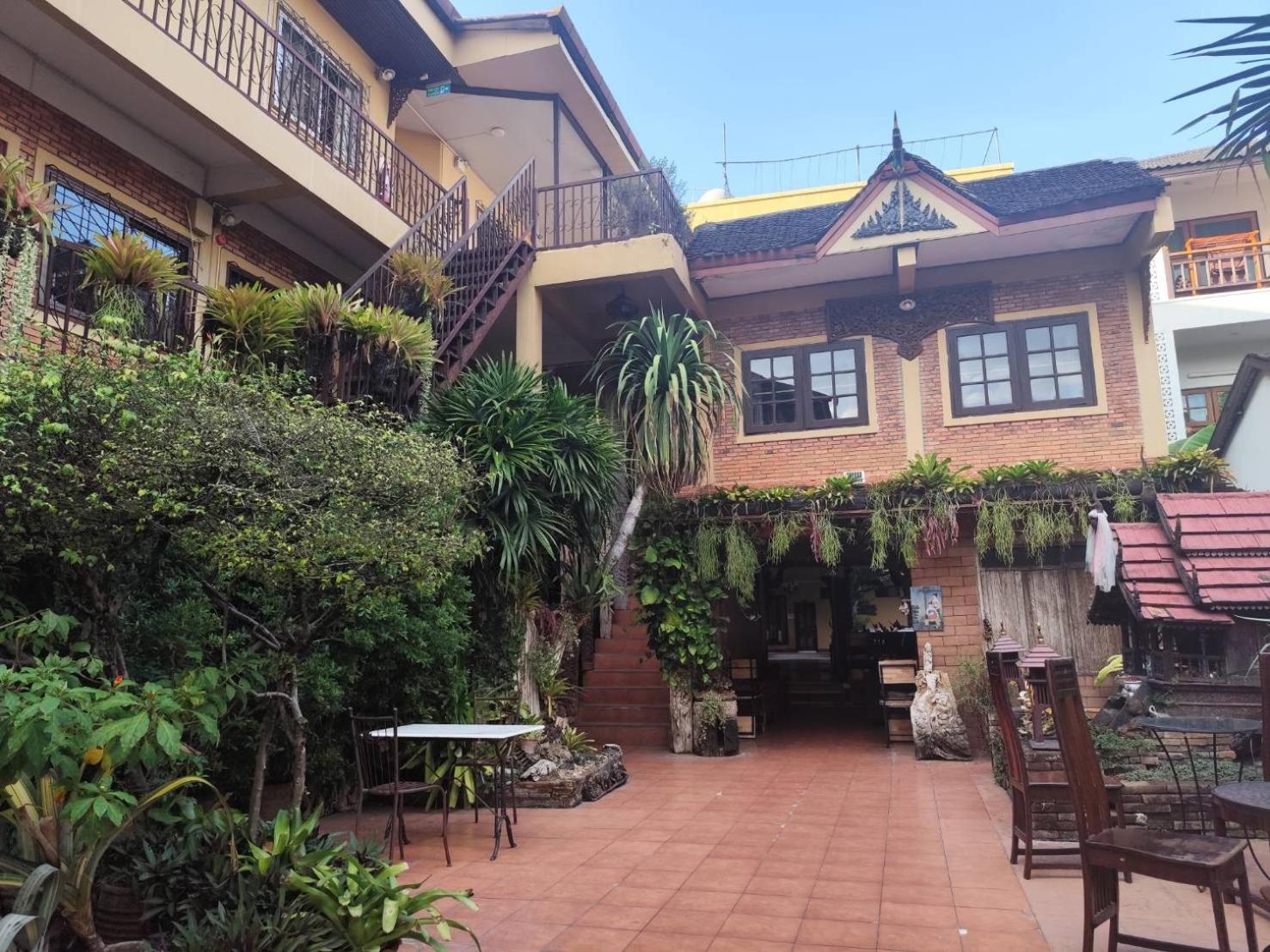 S.K. House 1 Hotell Chiang Mai Exteriör bild