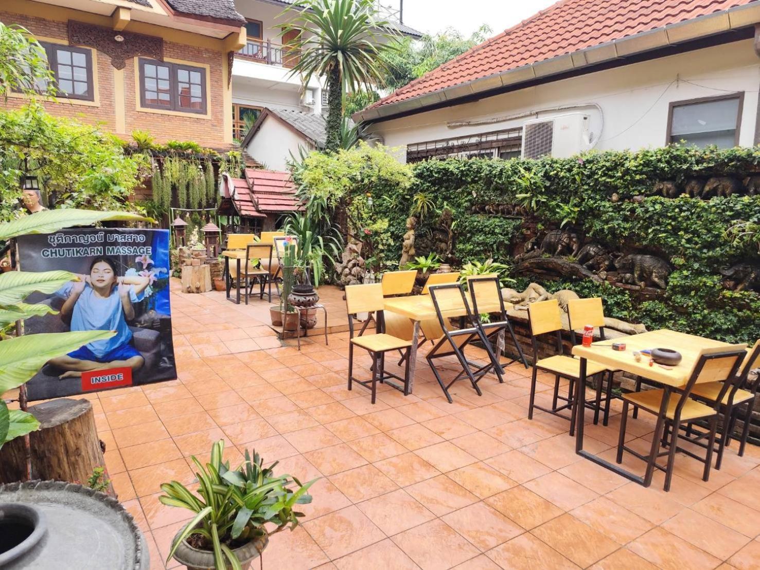 S.K. House 1 Hotell Chiang Mai Exteriör bild