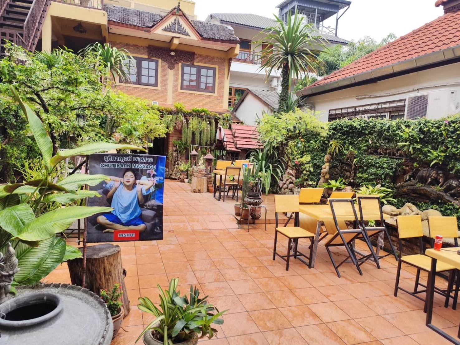 S.K. House 1 Hotell Chiang Mai Exteriör bild
